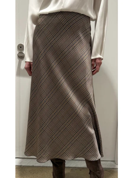 Pressed Plaid Shaped Hem Skirt